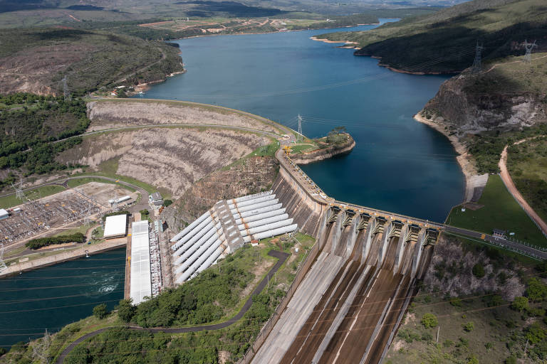 Conta de energia subirá ao menos 3,5% em 2025, estima Aneel