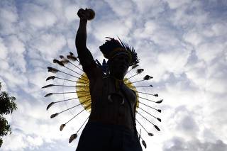 INDÍGENAS NO ACAMPAMENTO TERRA LIVRE