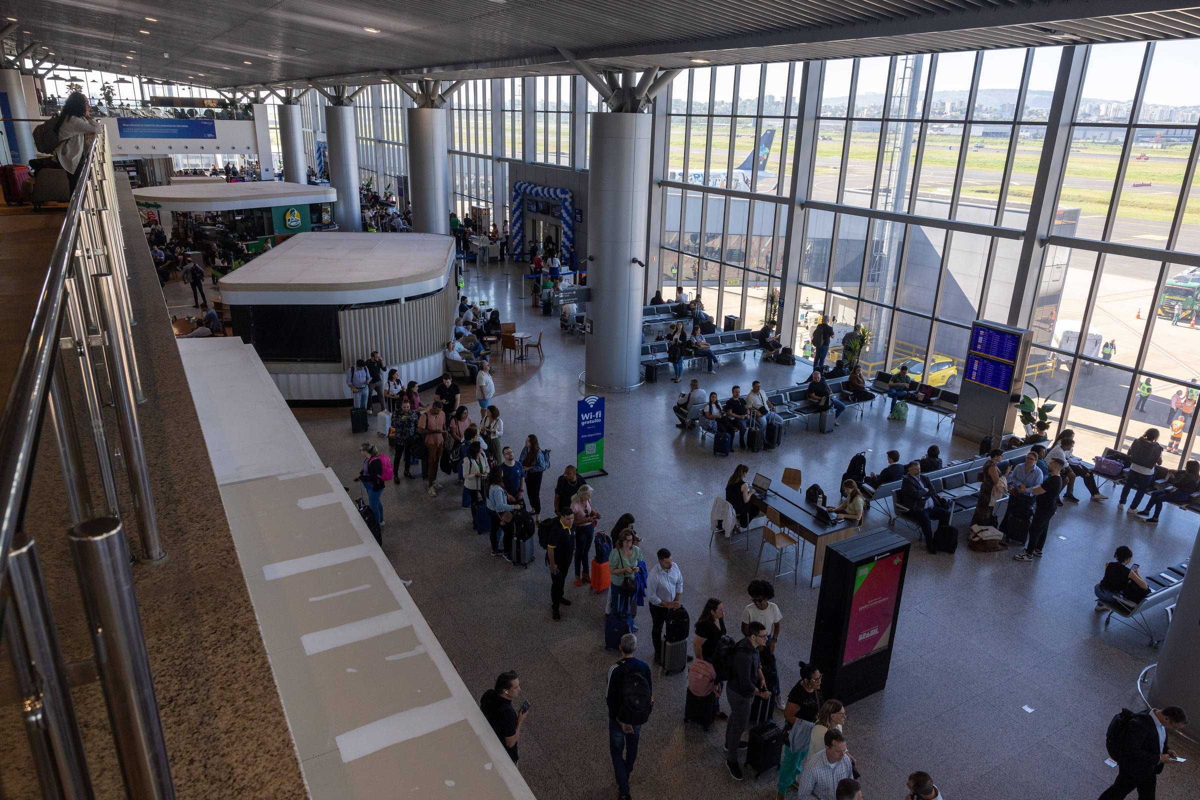 Turistas brasileiros reclamam de ingressos cancelados na Disney