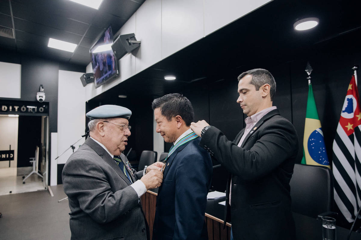 Painel: Médico condenado por estupro recebe homenagem na Assembleia Legislativa de SP