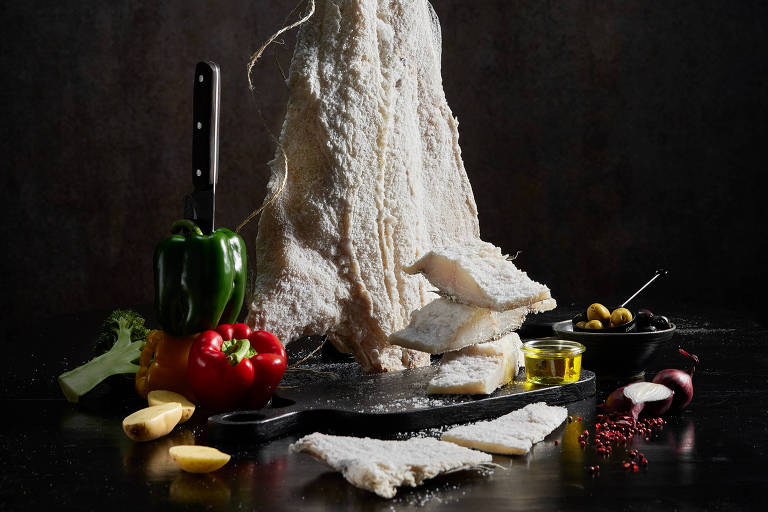 Veja como dessalgar o bacalhau antes de prepará-lo no feriado