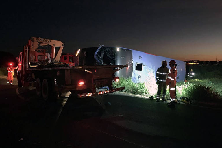 Motorista diz ter visto 'vulto' antes de perder controle de ônibus em Araguari (MG)