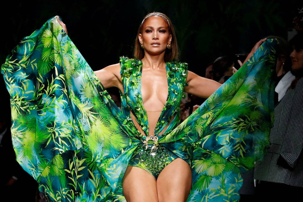 Prada anuncia compra da Versace por US$ 1,38 bilhão