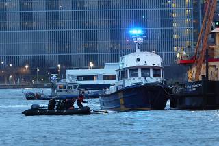 Helicopter Crashes Into New York's Hudson's River