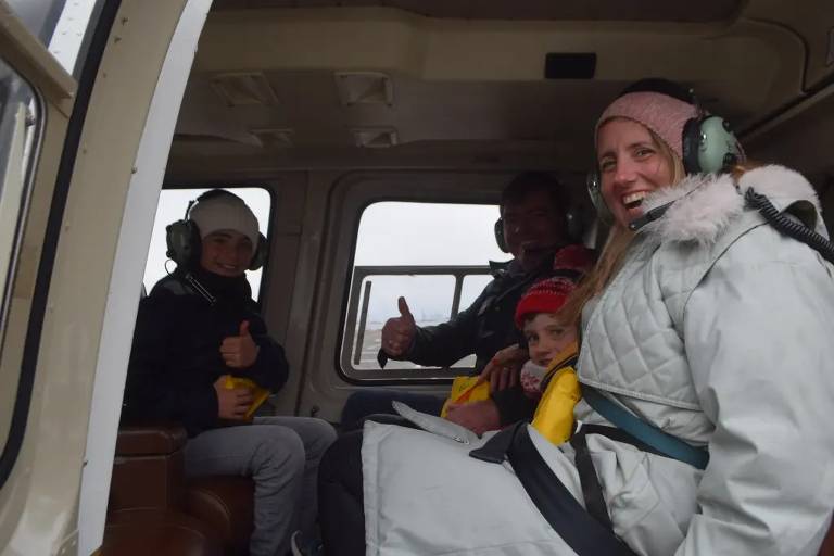 Fotos mostram família espanhola ao embarcar em helicóptero que caiu em Nova York