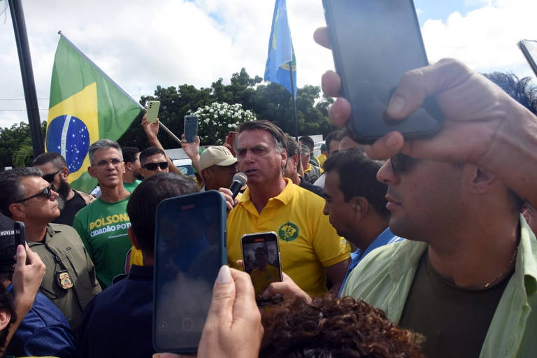 O ex-presidente participou de ato na cidade de Bom Jesus (RN) na manhã nesta sexta-feira (11), quando sentiu fortes dores abdominais e foi atendido às pressas