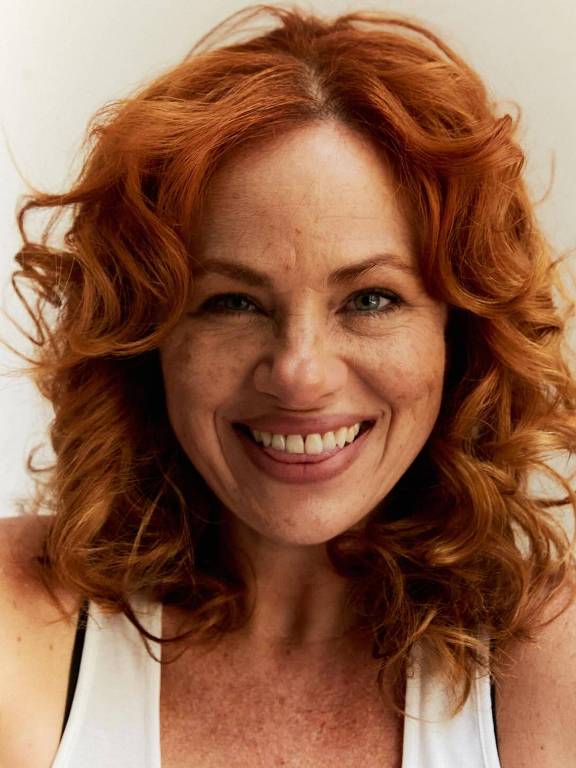 Imagens da atriz Karine Teles