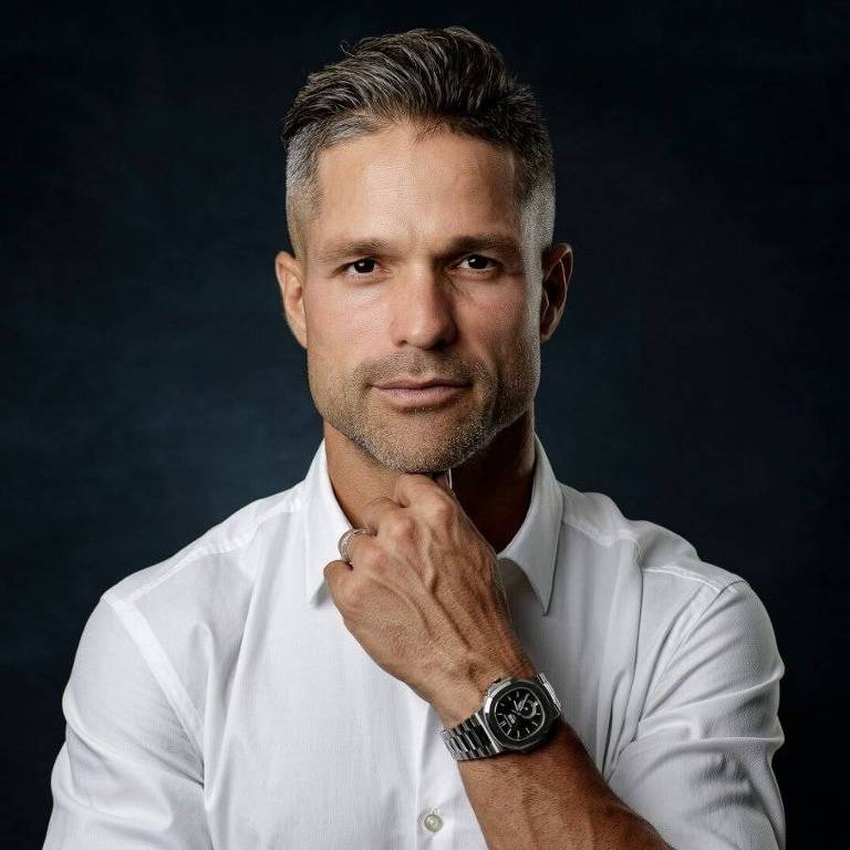 Imagens do ex-jogador Diego Ribas