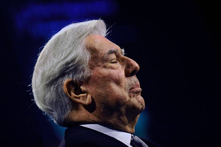Vargas Llosa foi feroz diante de tempestades, diz Macron; veja repercussão da morte