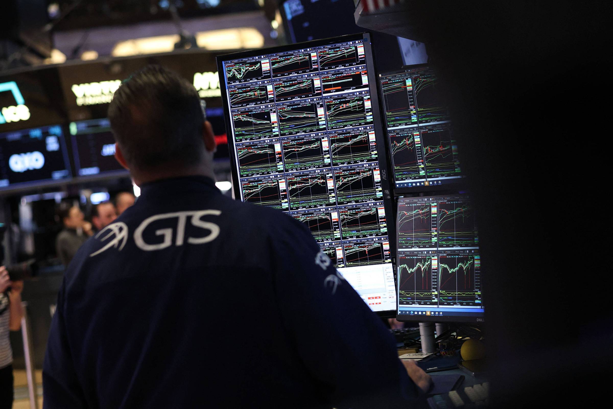 Bolsas pelo mundo sobem após Trump indicar ajuda às montadoras na América do Norte