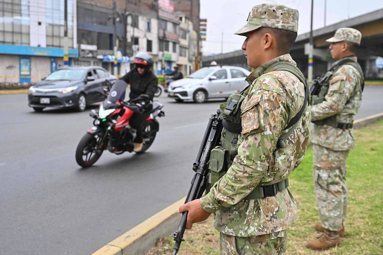 Onda de violência faz Peru proibir circulação de motos com mais de uma pessoa