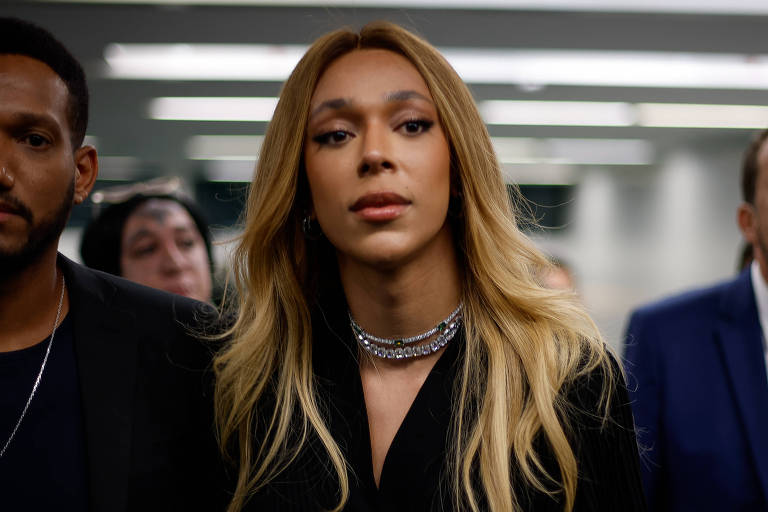 Erika Hilton recebe visto dos EUA com gênero masculino, cancela viagem e diz que acionará Trump na ONU por transfobia