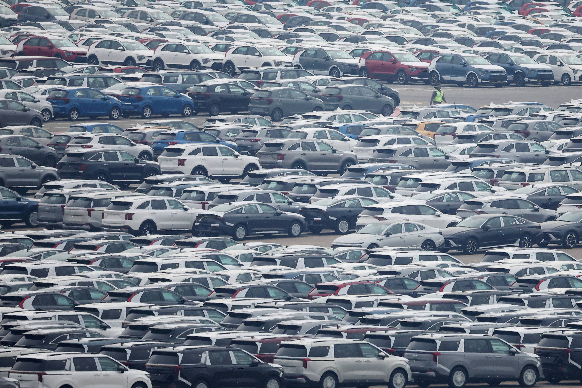 Fabricantes de carros e fornecedores de peças lutam contra custos de tarifas