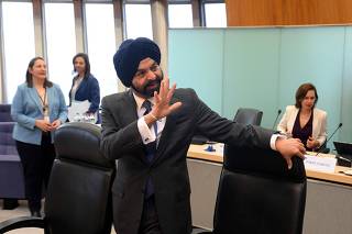 Collège des commissaires de l'UE en présence du président de la Banque mondiale Ajay Banga