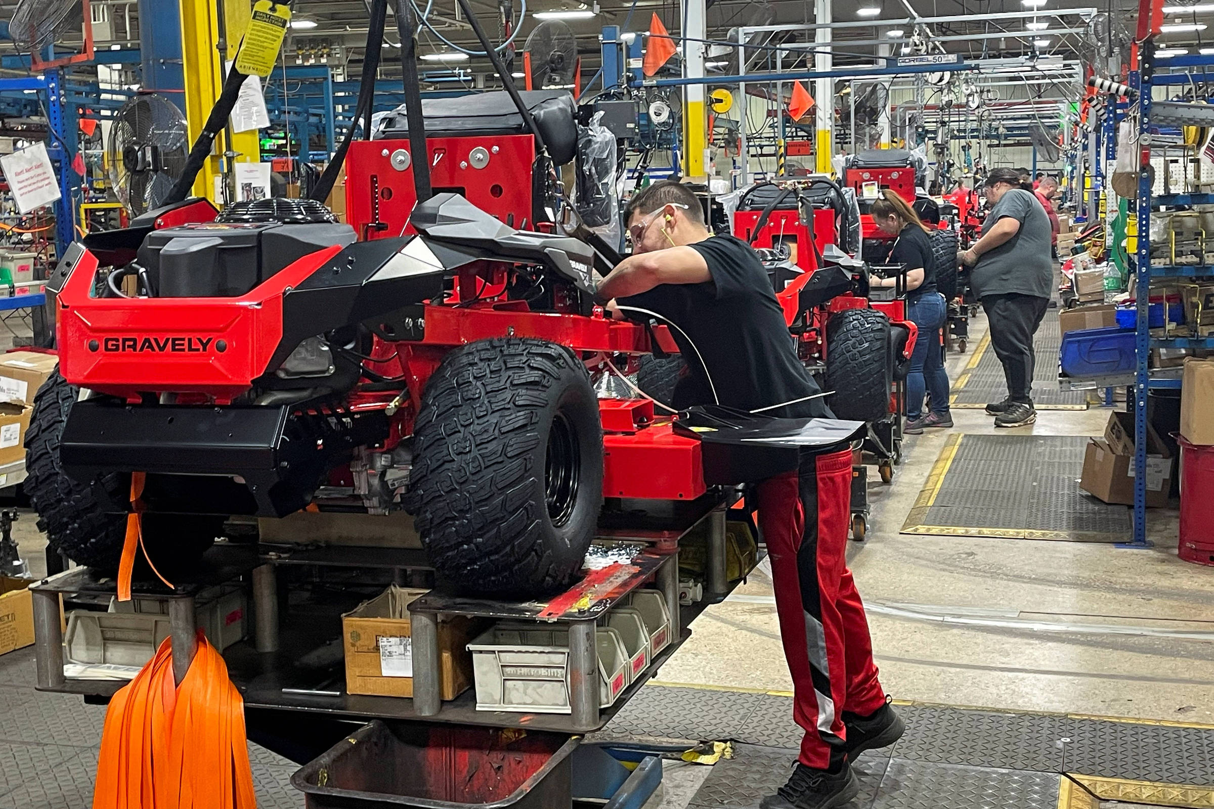 Produção manufatureira dos EUA desacelera em março, com fábricas enfrentando incertezas tarifárias