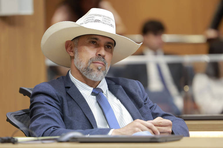 Nota de repúdio da Secretaria da Mulher da Câmara Federal cita declaração do deputado estadual de Goiás Amauri Ribeiro que, em agosto de 2021, teria afirmado que a então vereadora goiana Lucíula do Recanto (PSD) merecia 'um tiro na cara'