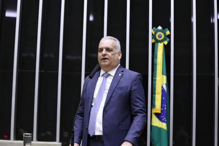 Bolsonarista é escolhido relator de caso Ramagem, e governistas veem tentativa de livrar Bolsonaro