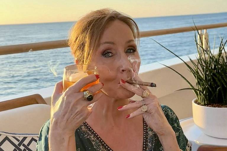J.K. Rowling comemora decisão da Suprema Corte britânica sobre sexo biológico