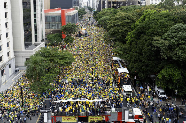 O ex-presidente Bolsonaro tenta mobilizar seus apoiadores para a defesa do projeto. Em ato em 6 de abril, ele reuniu 55 mil pessoas na Avenida Paulista em São Paulo. Os governadores de São Paulo, Minas Gerais, Mato Grosso e Goiás também estiveram presentes