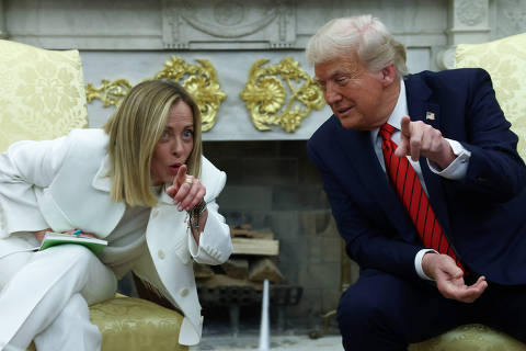 U.S. President Donald Trump meets with Italian Prime Minister Giorgia Meloni in the Oval Office at the White House in Washington, D.C., U.S., April 17, 2025. REUTERS/Evelyn Hockstein ORG XMIT: LIVE