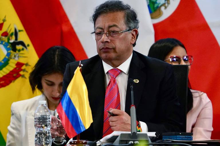Colômbia suspende ofensiva contra dissidência das Farc para avançar em diálogo
