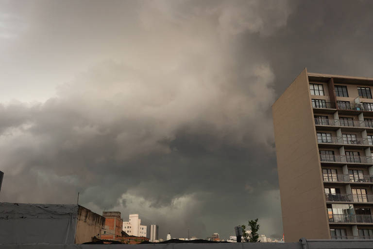 Chuva diminui, mas tempo continua instável em São Paulo