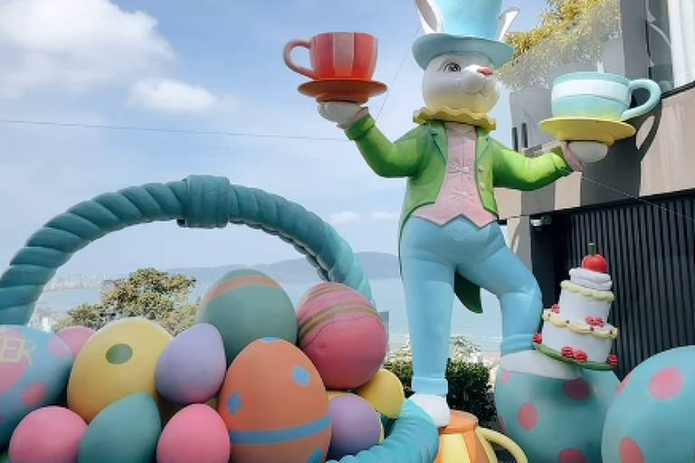Neymar e Virginia investem em decoração com coelho da Páscoa gigante e animador de festa