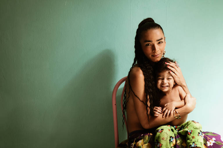 Mães trans conseguem amamentar com lactação induzida, mas sofrem preconceito até de médicos