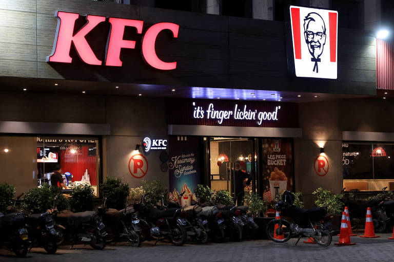Polícia do Paquistão prende 160 pessoas por ataques contra a rede KFC