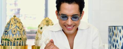 Confeiteiro Denilson Lima, que viralizou no Instagram com seus ovos de Páscoa fabergé vendidos a até R$ 15 mil