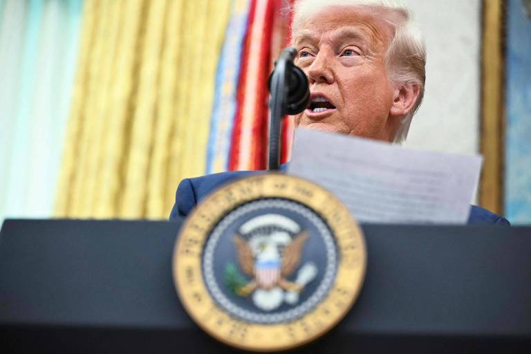 Trump divulga imagem de mão com tatuagem de gangue que seria de salvadorenho deportado