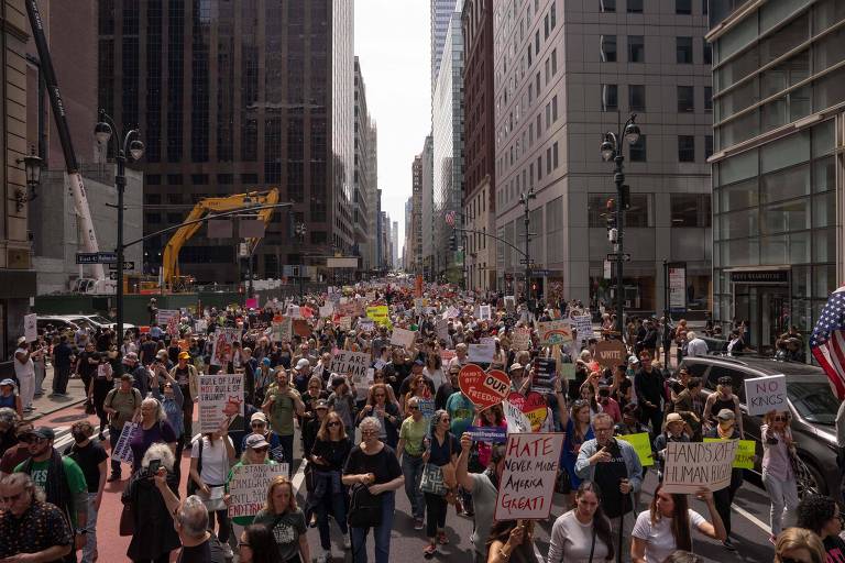 Milhares de manifestantes protestam nos EUA contra políticas de Trump