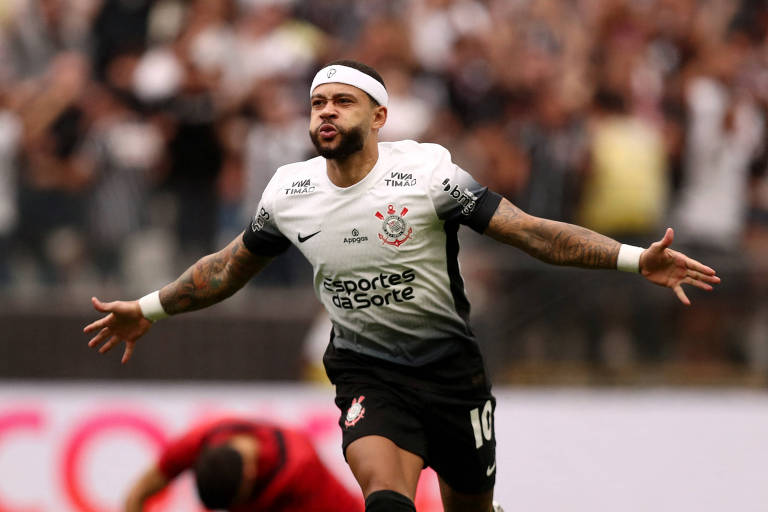 Com dois gols de Memphis, Corinthians vira sobre o Sport em Itaquera