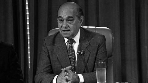 ORG XMIT: 190101_0.tif O presidente eleito Tancredo Neves, durante entrevista. (Brasília, DF, 11.02.1985. Foto de Moreira Mariz/Folhapress)