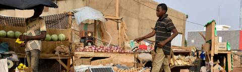 A fruit vendor installs a small solar photovoltaic panel for nighttime lighting and paid cell phone charging in Niamey on April 3, 2025. Solar energy is booming in Niger, one of the world's sunniest countries, with sales of increasingly cheap solar panels going up and new projects coming online.
An unprecedented energy shortage in 2023 proved a turning point.
Neighbouring Nigeria suspended much of its electricity exports to the west African nation, as part of regional sanctions against the ruling junta that toppled civilian president Mohamed Bazoum in July 2023. (Photo by BOUREIMA HAMA / AFP)