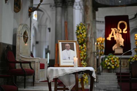 Papa Francisco morreu de AVC e insuficiência cardíaca, diz Vaticano