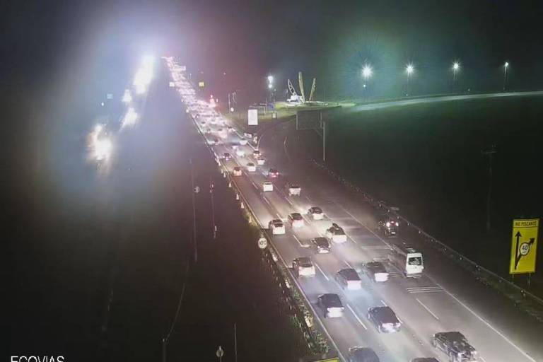 Motoristas enfrentam congestionamentos na volta a São Paulo nesta segunda (21)