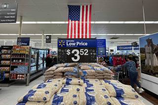 Walmart Pulls 1st Quarter Earnings Estimates As Tariffs Upend Economic Forecasting