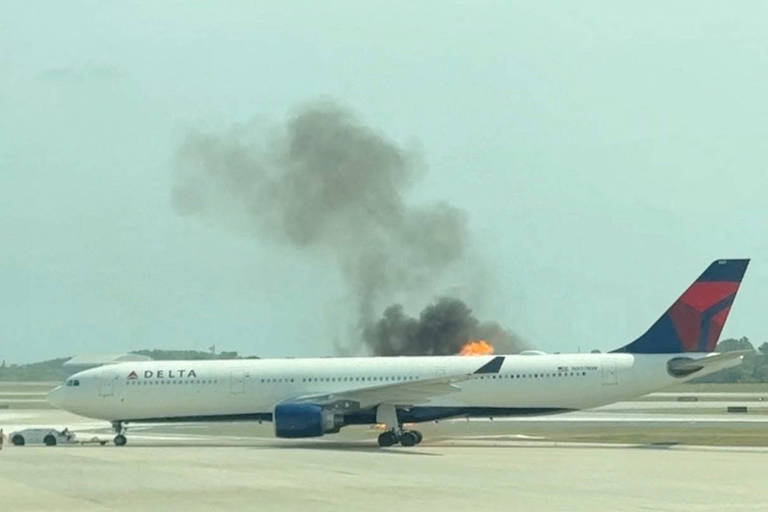 Avião da Delta sofre incêndio no motor em Orlando e força evacuação