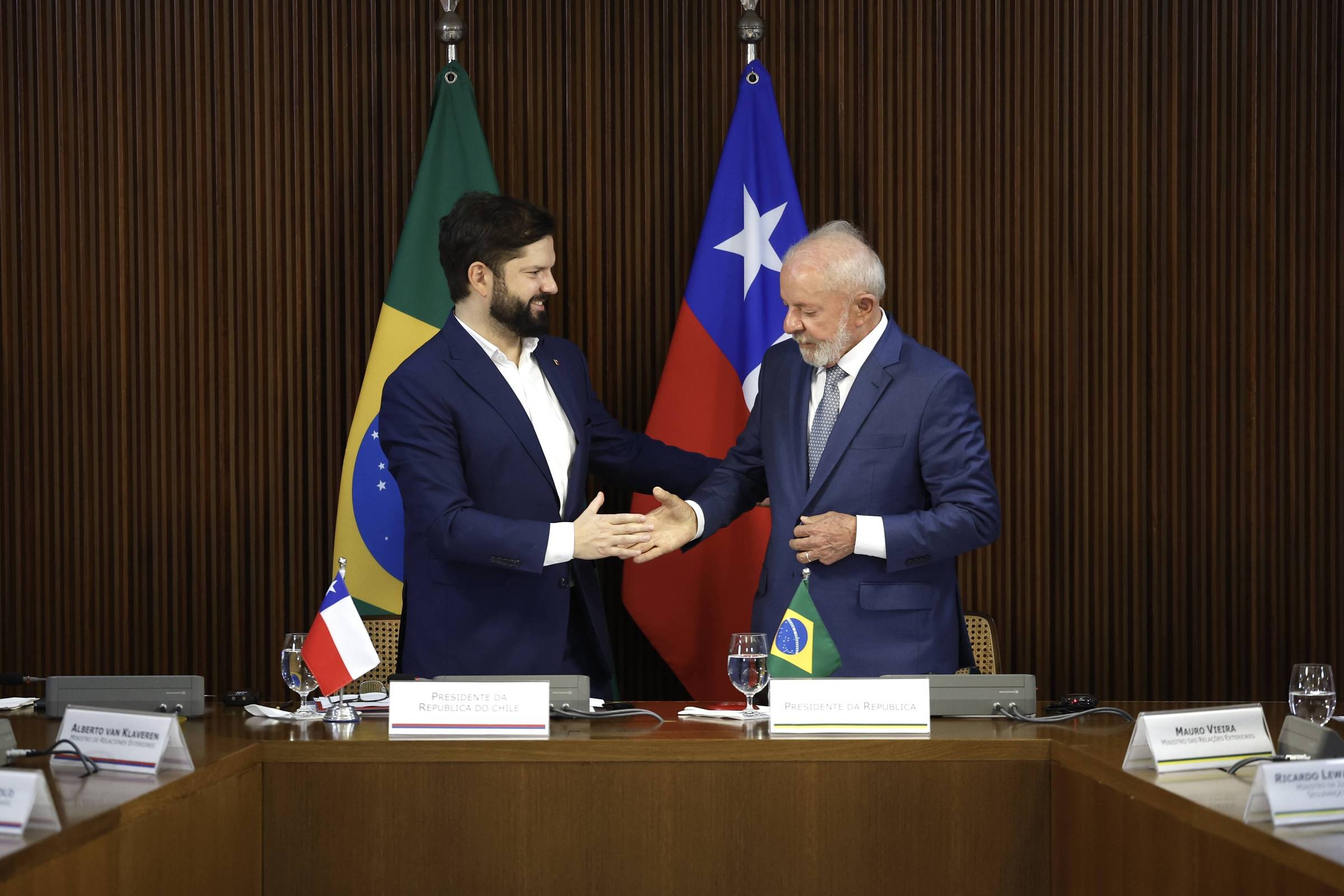 Lula e Boric criticam 'nova Guerra Fria' entre EUA e a China e discutem estratégia sobre minérios