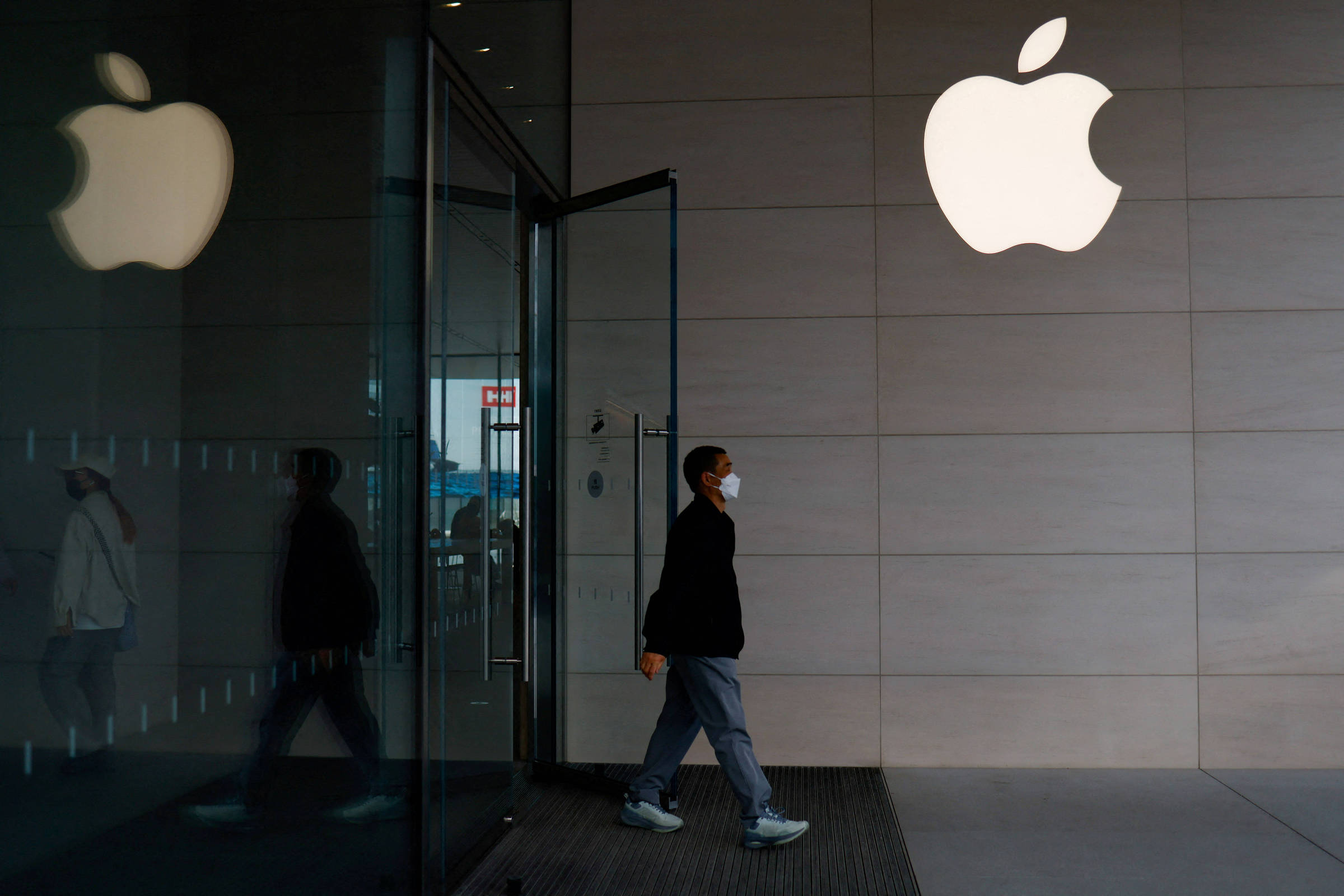 Apple e Meta são multadas em R$ 4,5 bilhões com base em nova lei digital da UE