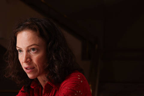 SÃO PAULO, SP, BRASIL  11/4/25 : Entrevista com Alice Evans, pesquisadora de política e gênero do King's College de Londres. Alice posa para foto no lobby do Hotel Pestana. ( Foto: Karime Xavier / Folhapress, POLÍTICA) . ***EXCLUSIVO***