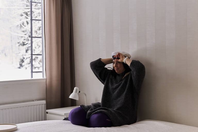 Professora de dança e terapeuta sexual Mimmi Marjamaa, em sua residência em Kokkola, Finlândia (Jake Michaels-20.fev.2023/The New York Times)