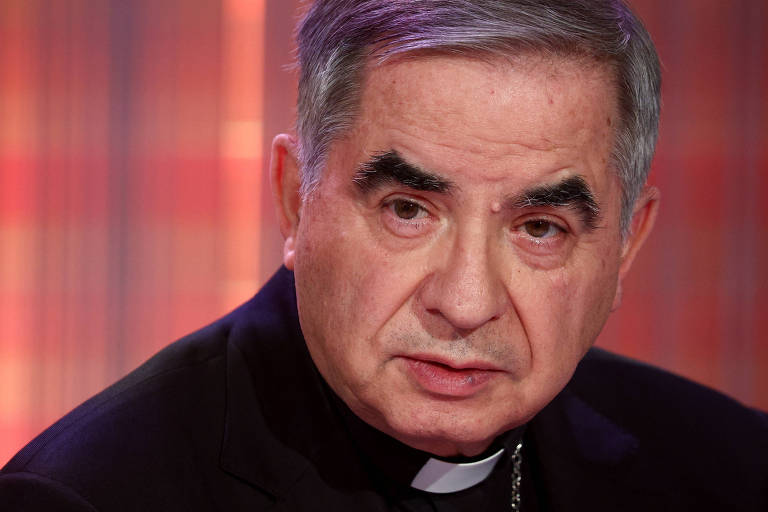 Cardeal condenado por fraude e listado como não eleitor pelo Vaticano diz que vai participar do conclave