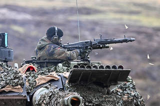 German Defense minister Pistorius visits German tank batallion