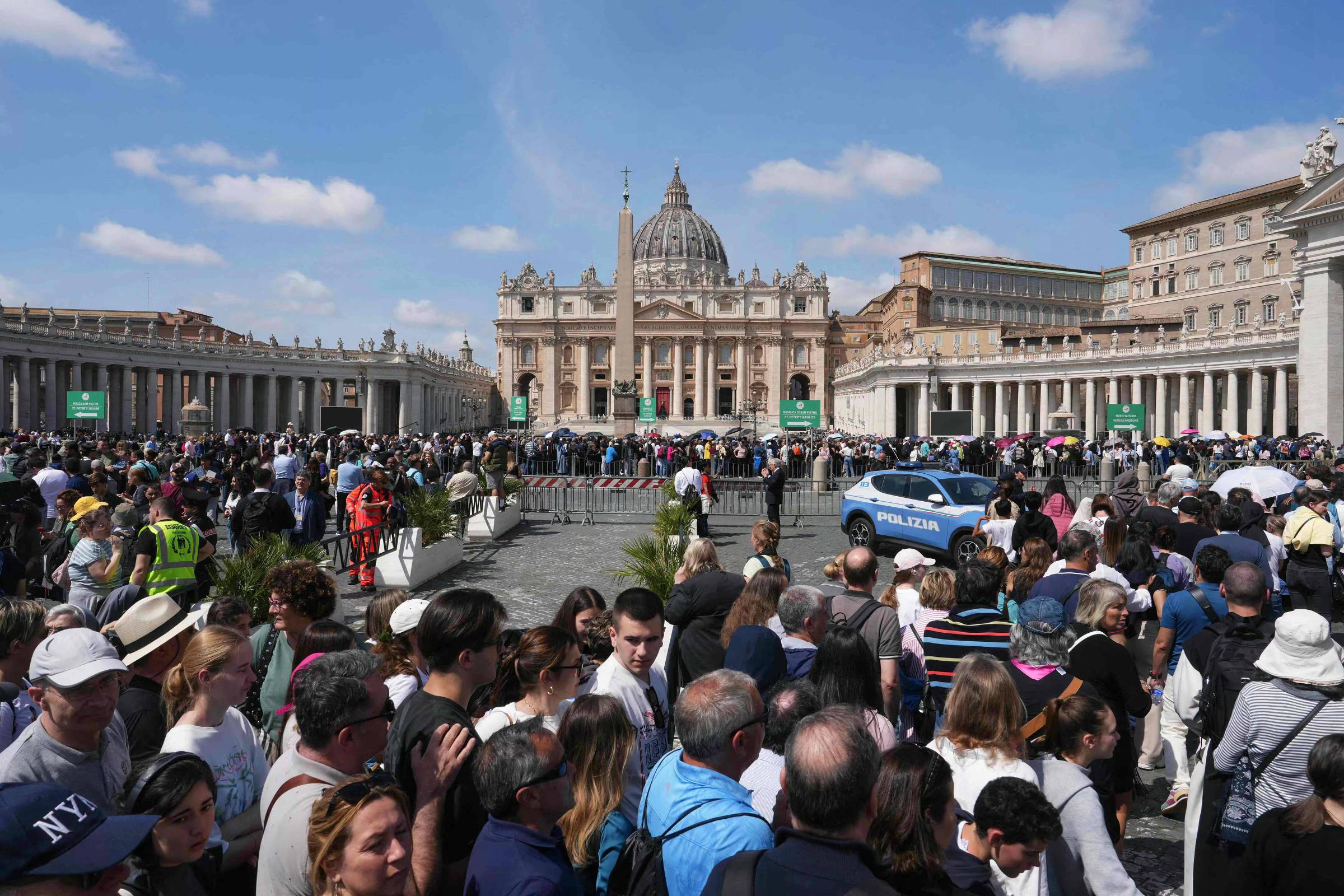 Primeiro dia de velório do papa Francisco ocorre sob aplausos e comoção