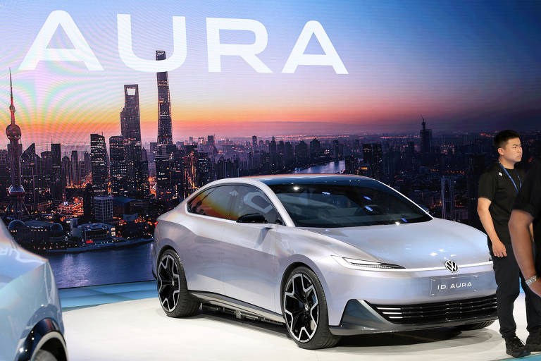 Sedã elétrico Volkswagen ID. Aura, que ainda é um carro conceitual, é exbido no Salão do Automóvel de Xangai