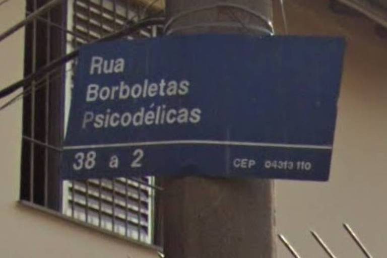 Rua Karl Marx, esquina com Olavo de Carvalho