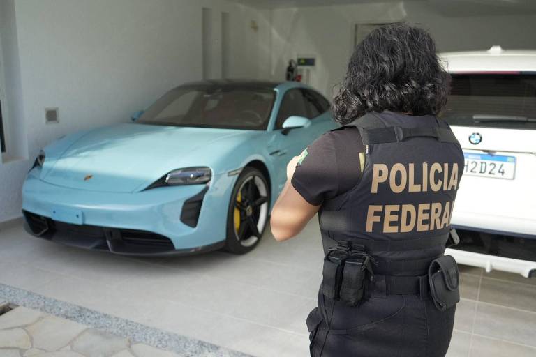 'Careca do INSS' comprou carro de luxo de esposa de ministro do TCU um mês antes de operação da PF