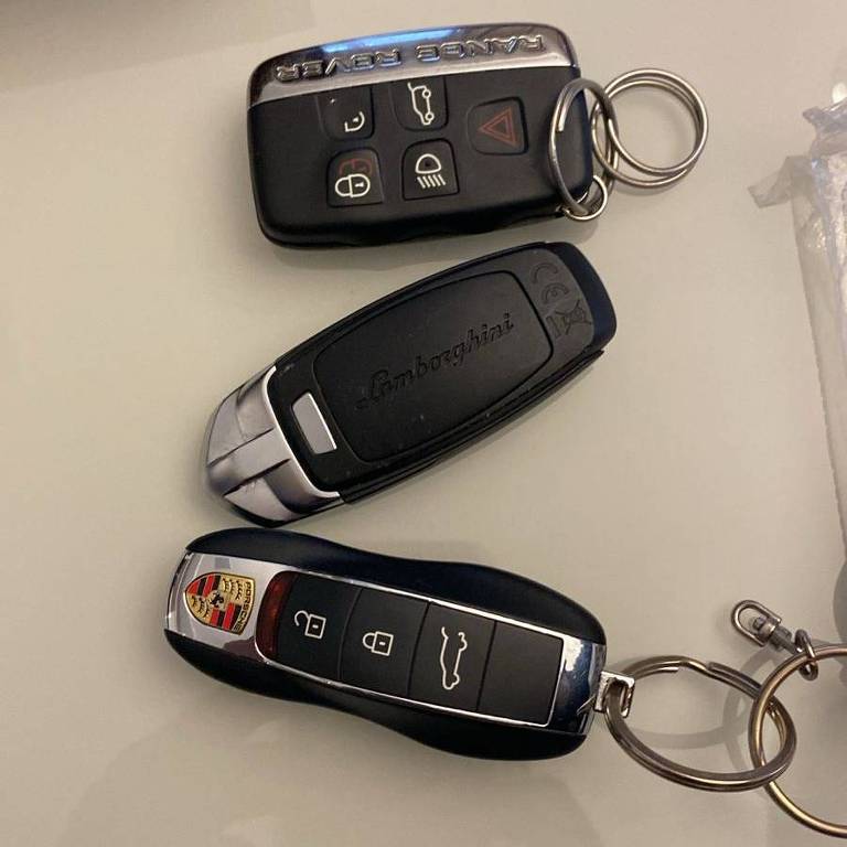 Chaves de carros Porsche, Lamborghini e Range Rover apreendidas em São Paulo
